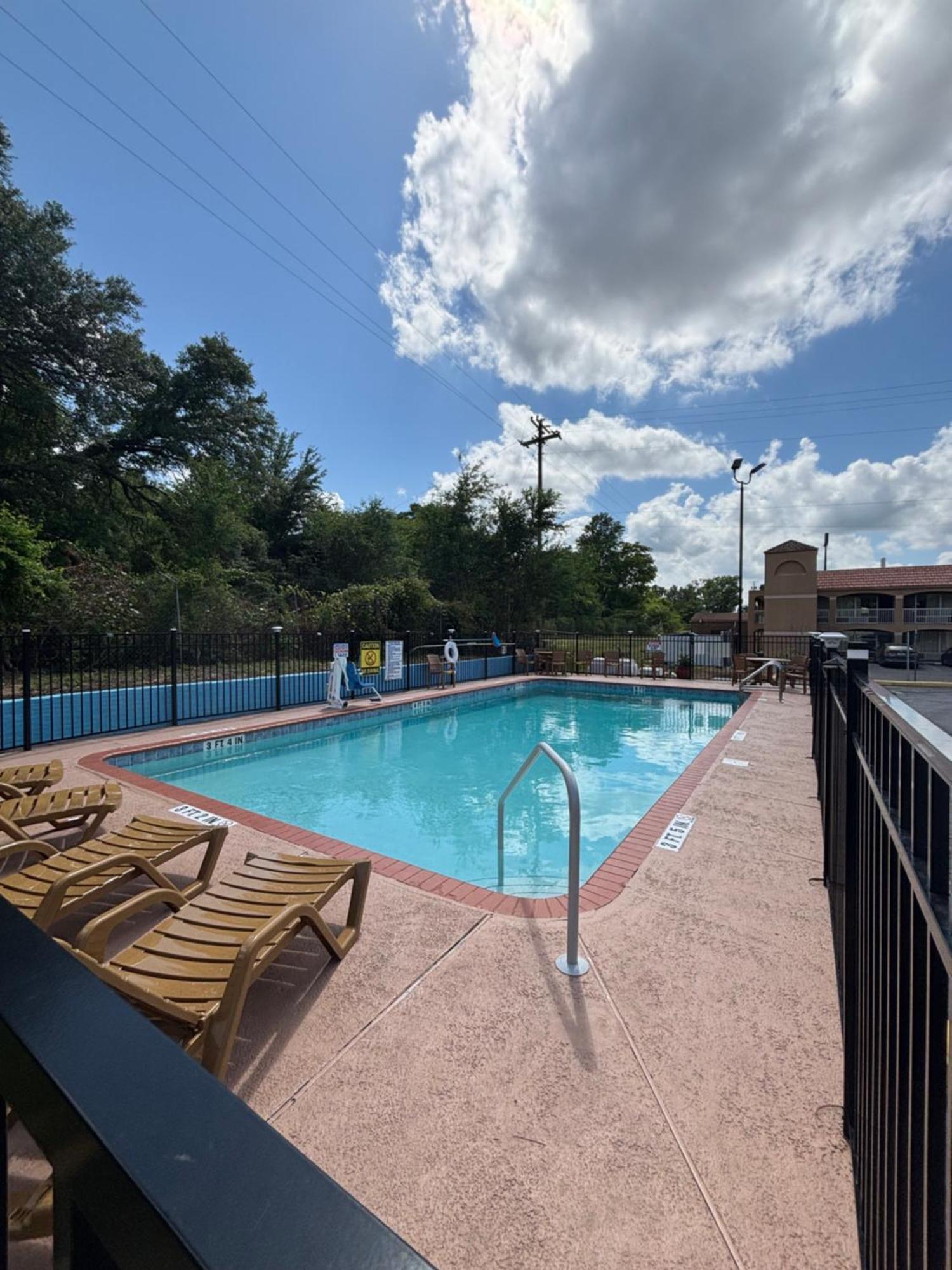 High Springs Inn Soon To Be Clarion Pointe Alachua Eksteriør bilde