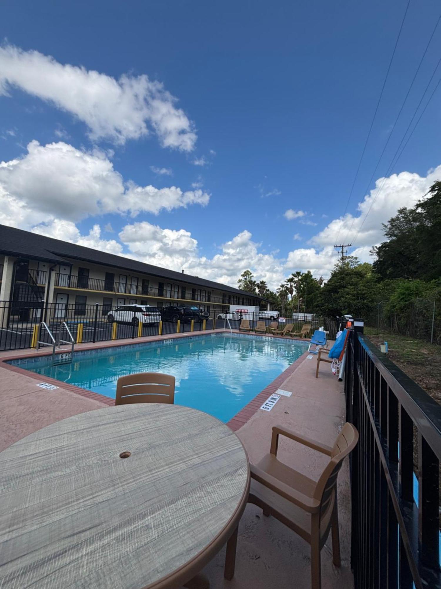 High Springs Inn Soon To Be Clarion Pointe Alachua Eksteriør bilde