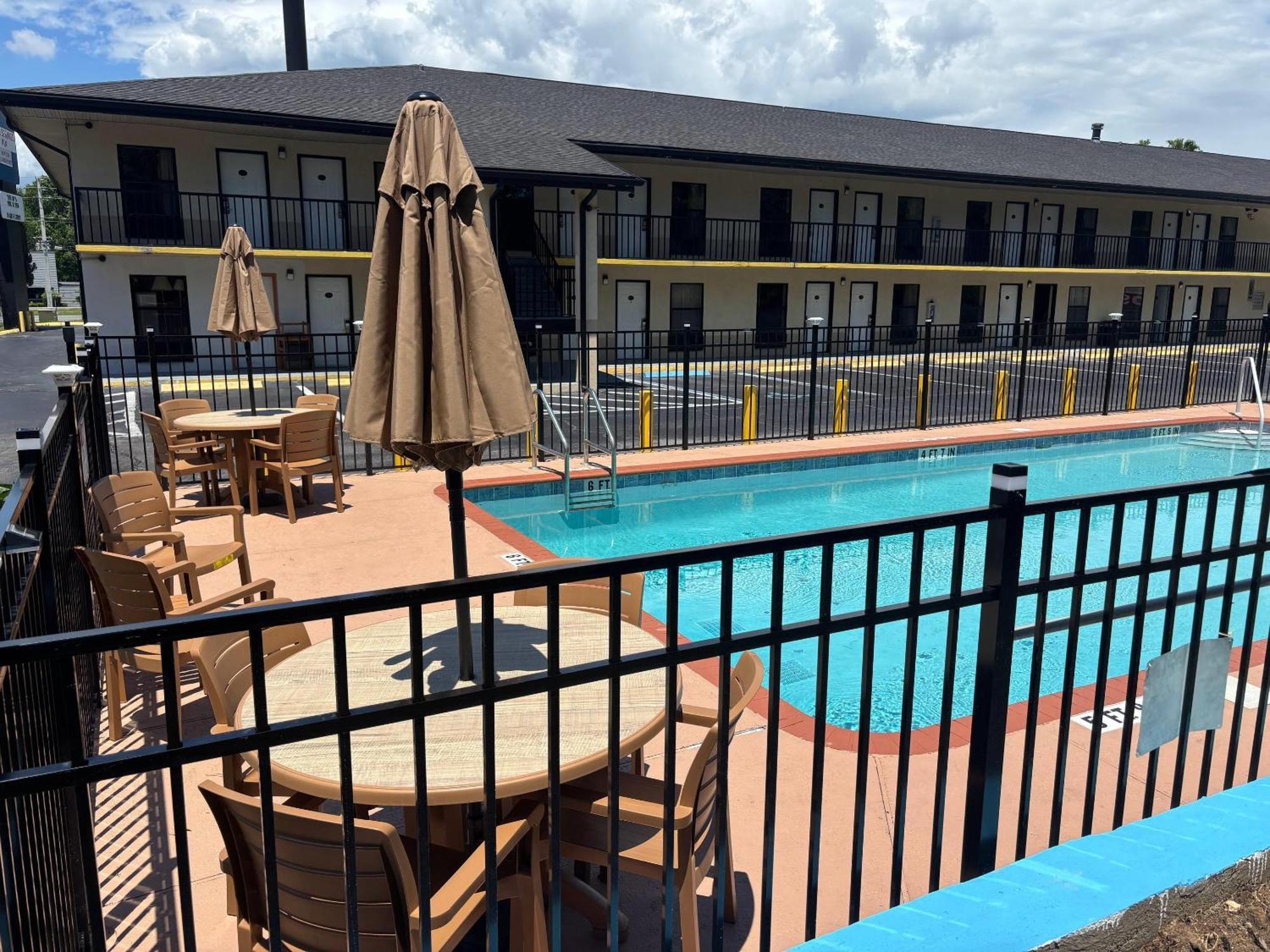 High Springs Inn Soon To Be Clarion Pointe Alachua Eksteriør bilde