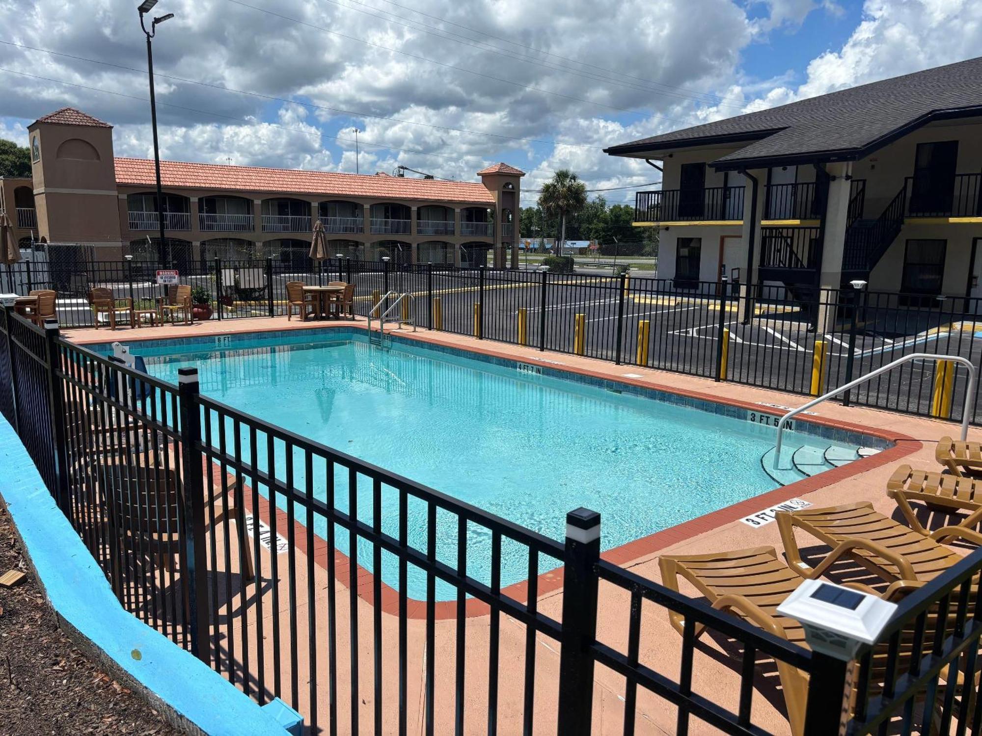 High Springs Inn Soon To Be Clarion Pointe Alachua Eksteriør bilde